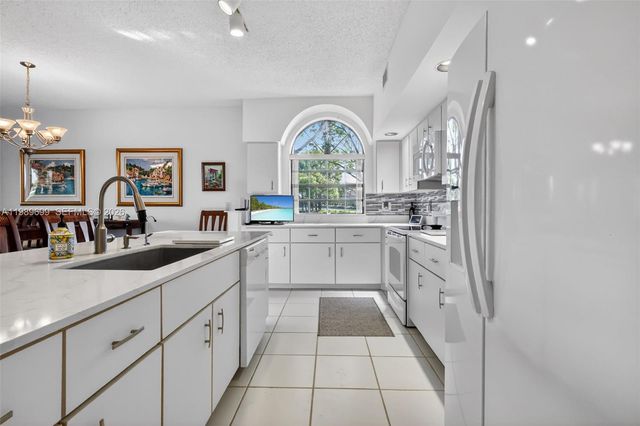 8033 Aberdeen Drive 102, Boynton Beach, FL 33472