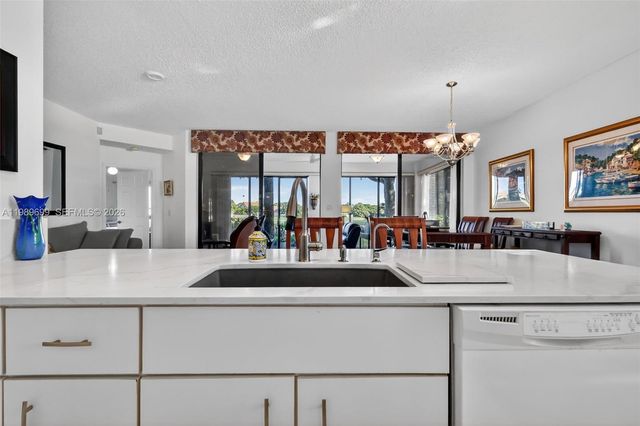8033 Aberdeen Drive 102, Boynton Beach, FL 33472