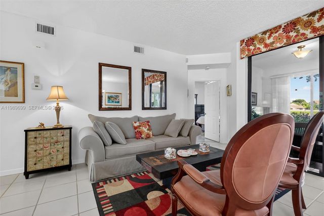 8033 Aberdeen Drive 102, Boynton Beach, FL 33472