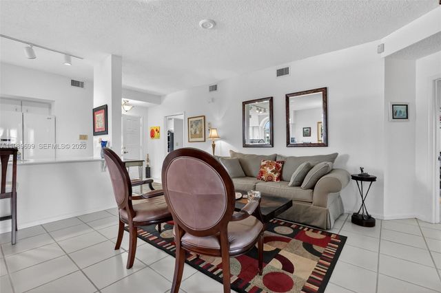 8033 Aberdeen Drive 102, Boynton Beach, FL 33472