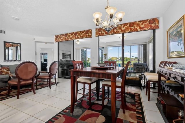 8033 Aberdeen Drive 102, Boynton Beach, FL 33472