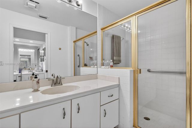 8033 Aberdeen Drive 102, Boynton Beach, FL 33472