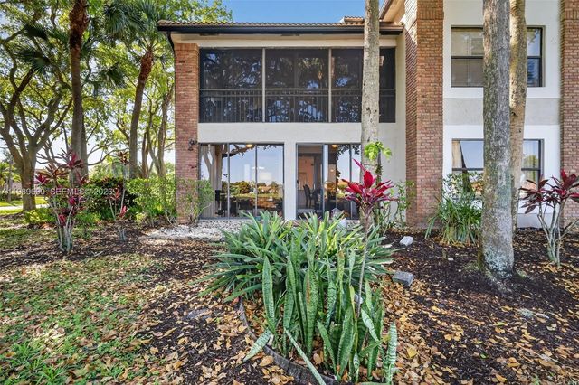 8033 Aberdeen Drive 102, Boynton Beach, FL 33472