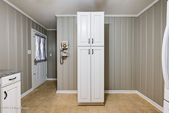 1006 Elaine Dr, Louisville, KY 40219