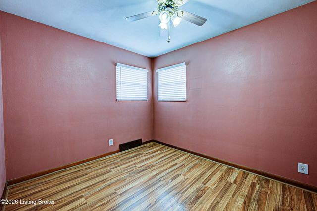 1006 Elaine Dr, Louisville, KY 40219