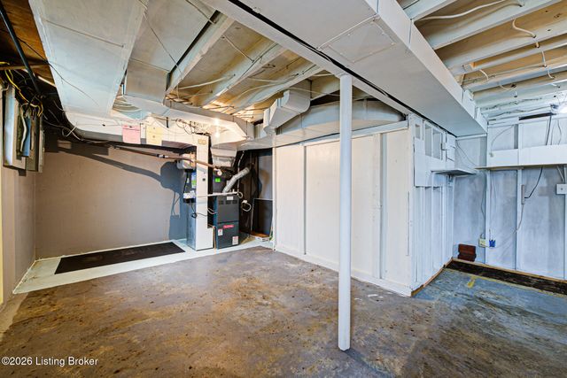 1006 Elaine Dr, Louisville, KY 40219