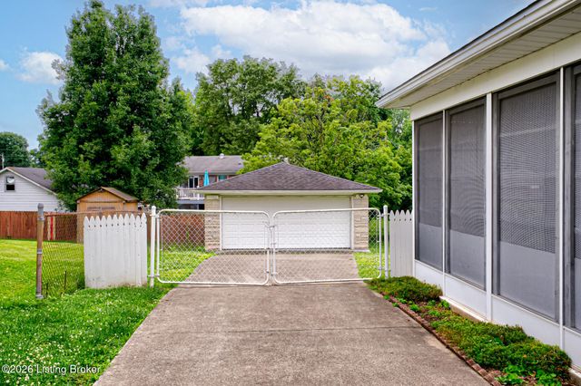 1006 Elaine Dr, Louisville, KY 40219