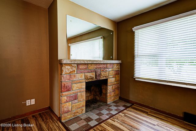 1006 Elaine Dr, Louisville, KY 40219