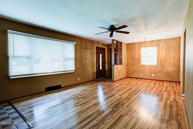 1006 Elaine Dr, Louisville, KY 40219