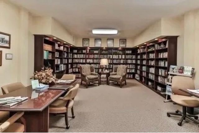 801 N McLean Boulevard 308, Elgin, IL 60123