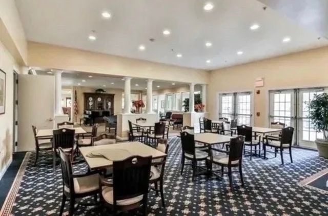 801 N McLean Boulevard 308, Elgin, IL 60123