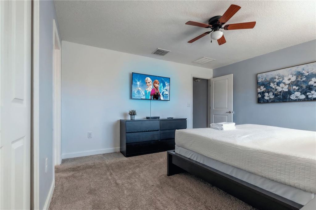 Image 13 of property listing at 650 PEBBLE BEACH DRIVE, Davenport, FL 33896