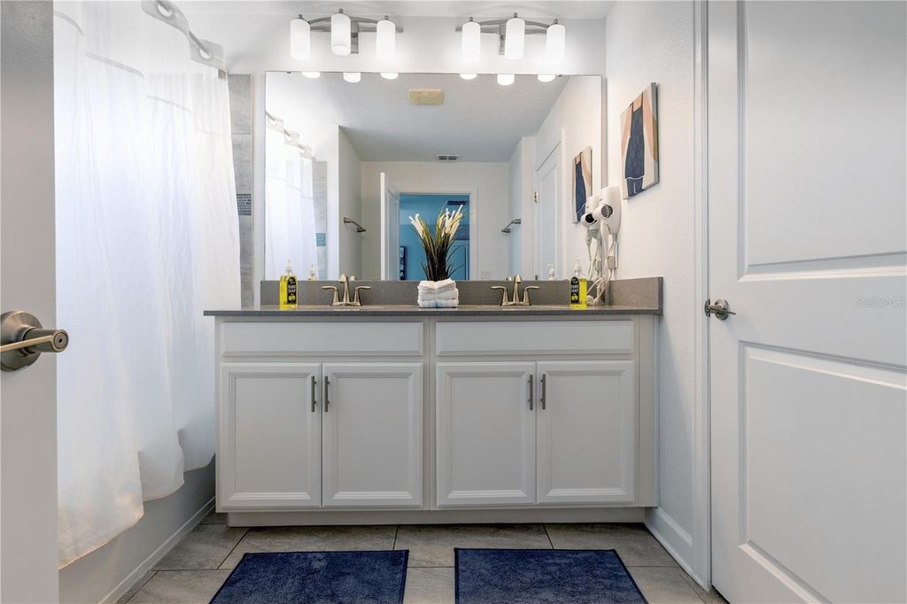 Image 17 of property listing at 650 PEBBLE BEACH DRIVE, Davenport, FL 33896