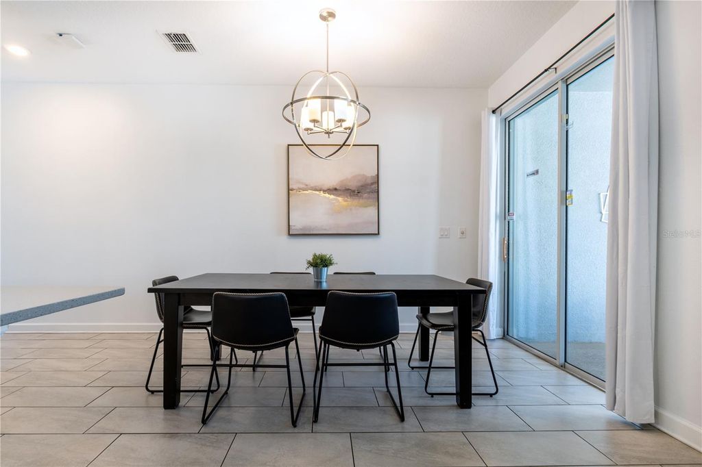 Image 10 of property listing at 650 PEBBLE BEACH DRIVE, Davenport, FL 33896