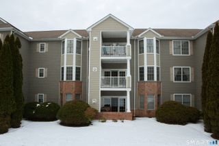 15 Cassandra Boulevard APT 204, West Hartford, CT 06107