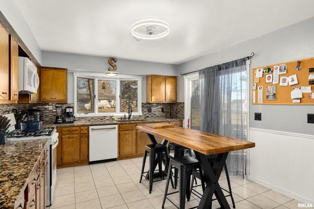 1506 KERN Road, Washington, IL 61571