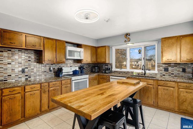 1506 KERN Road, Washington, IL 61571