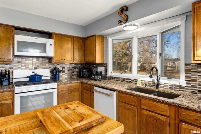 1506 KERN Road, Washington, IL 61571