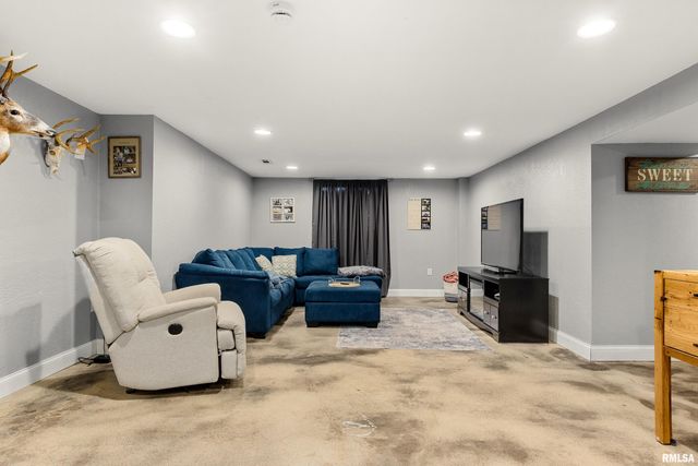 1506 KERN Road, Washington, IL 61571