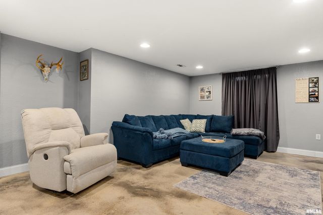 1506 KERN Road, Washington, IL 61571