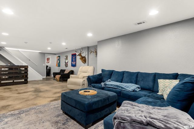 1506 KERN Road, Washington, IL 61571