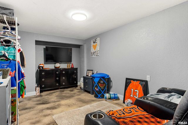 1506 KERN Road, Washington, IL 61571