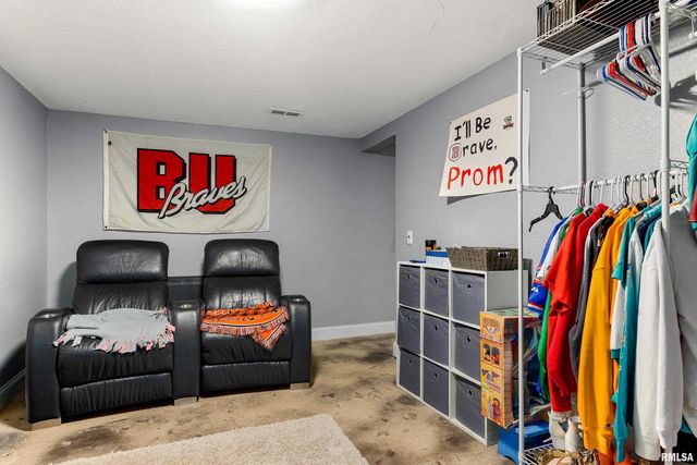 1506 KERN Road, Washington, IL 61571