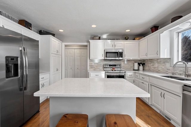 654 W ROCK RIVER CIRCLE, De Pere, WI 54115