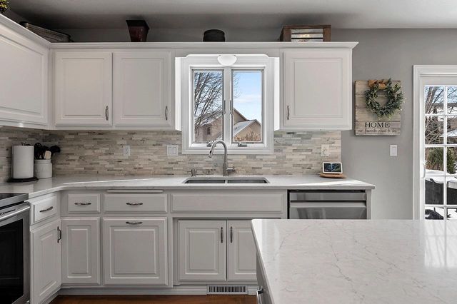 654 W ROCK RIVER CIRCLE, De Pere, WI 54115