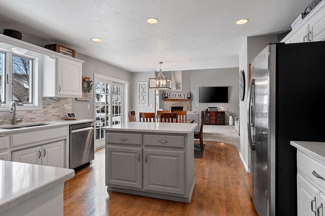 654 W ROCK RIVER CIRCLE, De Pere, WI 54115