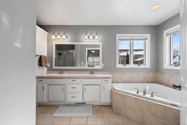 654 W ROCK RIVER CIRCLE, De Pere, WI 54115