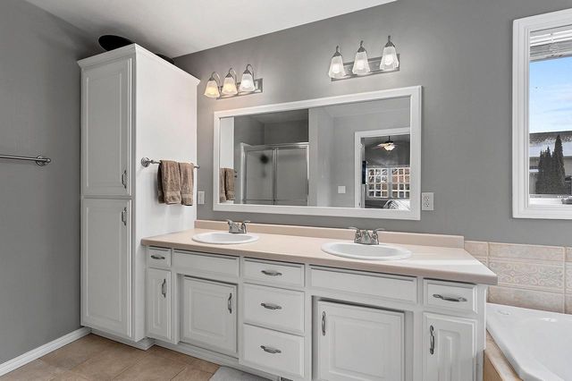 654 W ROCK RIVER CIRCLE, De Pere, WI 54115