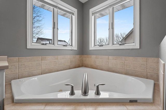 654 W ROCK RIVER CIRCLE, De Pere, WI 54115