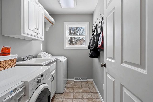 654 W ROCK RIVER CIRCLE, De Pere, WI 54115