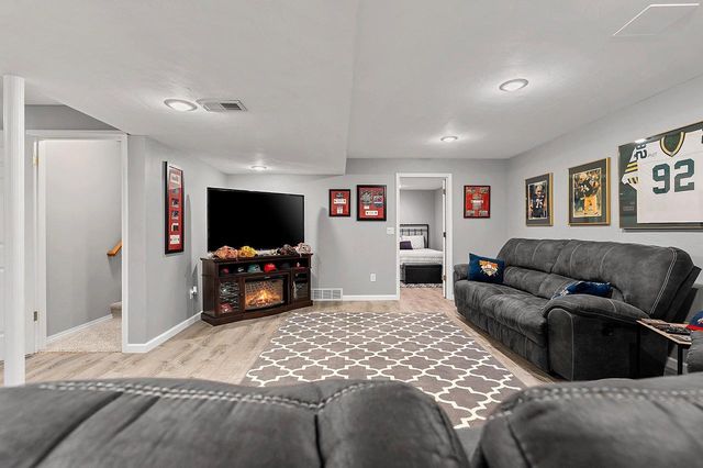 654 W ROCK RIVER CIRCLE, De Pere, WI 54115