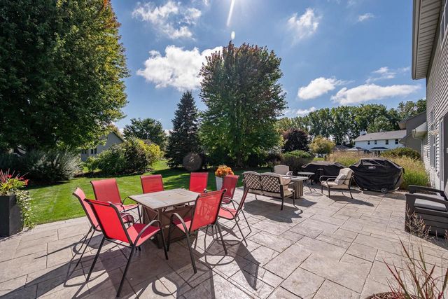 654 W ROCK RIVER CIRCLE, De Pere, WI 54115