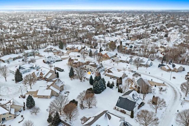 654 W ROCK RIVER CIRCLE, De Pere, WI 54115