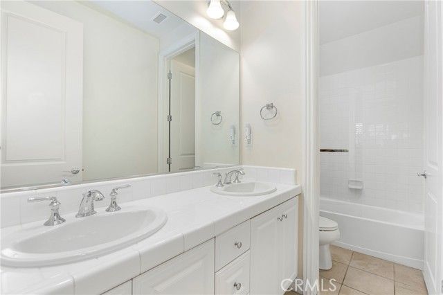 22 Lark, Lake Forest (el Toro), CA 92630