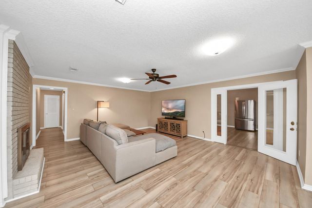 313 Linden Lane, Lake Jackson, TX 77566