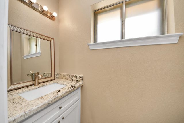313 Linden Lane, Lake Jackson, TX 77566