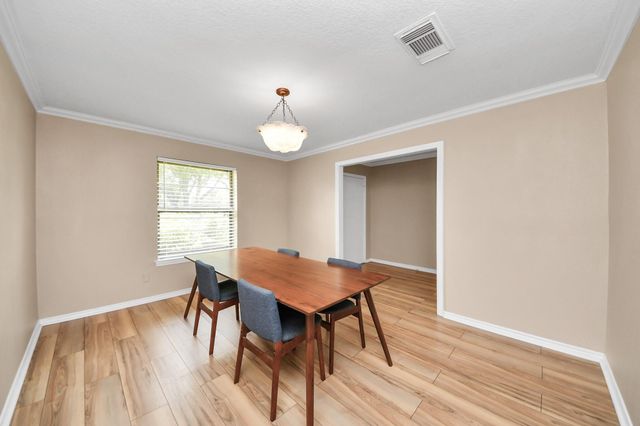 313 Linden Lane, Lake Jackson, TX 77566