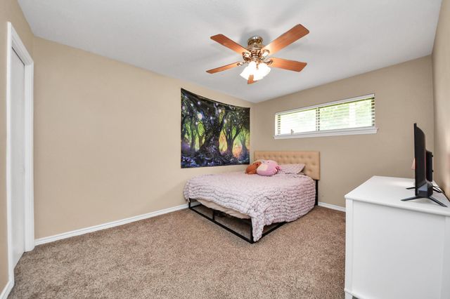 313 Linden Lane, Lake Jackson, TX 77566
