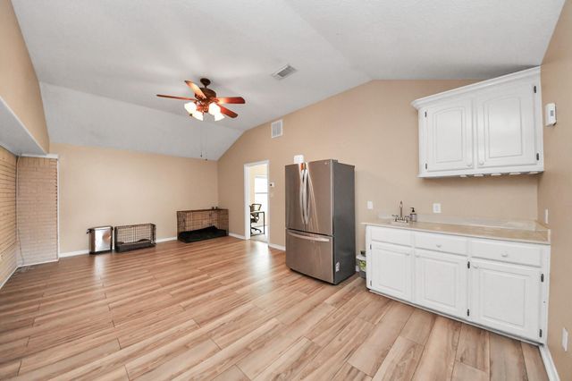 313 Linden Lane, Lake Jackson, TX 77566
