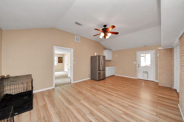 313 Linden Lane, Lake Jackson, TX 77566