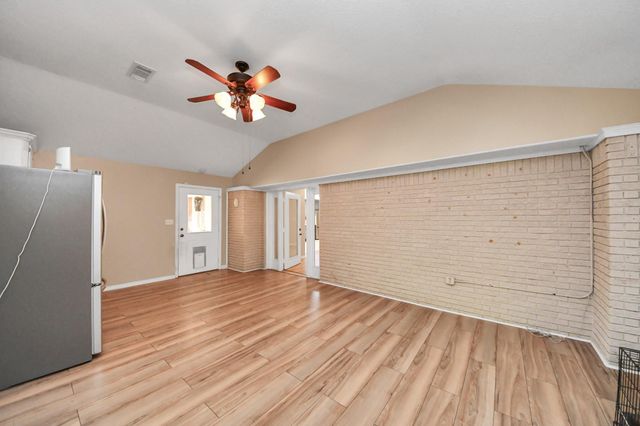 313 Linden Lane, Lake Jackson, TX 77566