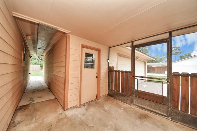 313 Linden Lane, Lake Jackson, TX 77566