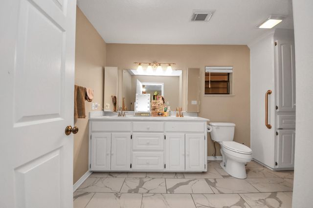 313 Linden Lane, Lake Jackson, TX 77566
