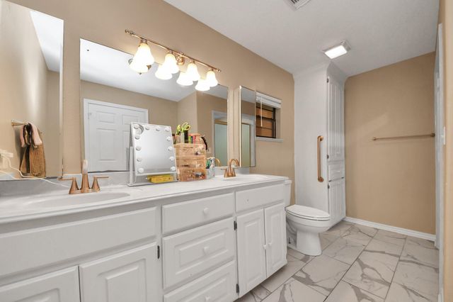 313 Linden Lane, Lake Jackson, TX 77566