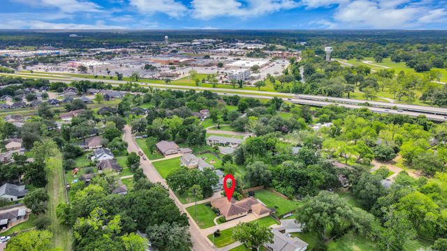 313 Linden Lane, Lake Jackson, TX 77566