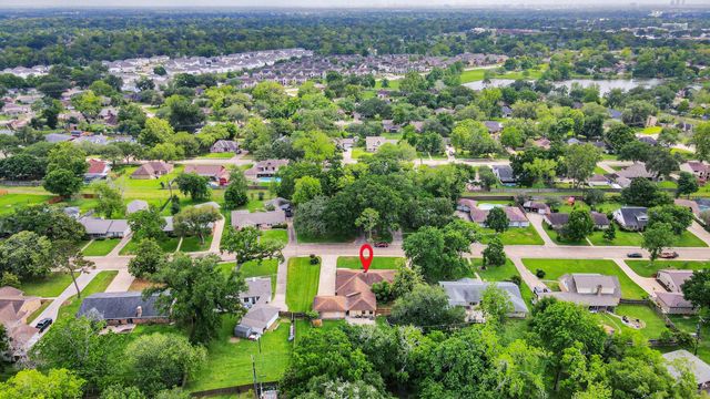 313 Linden Lane, Lake Jackson, TX 77566